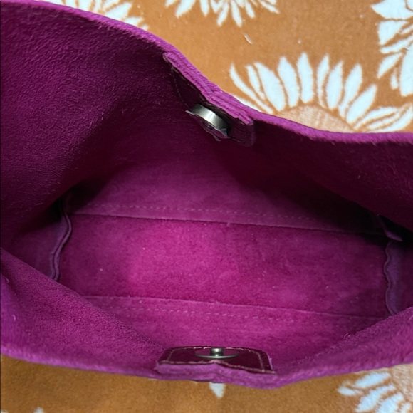 Portland Leather Women’s Shoulder Bag in Deep Plum / Fusia with Crochet Strap - Picture 6 of 7